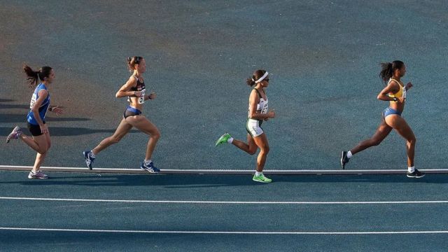 Mulheres em uma pista de corrida