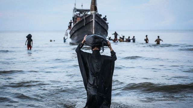 Mulher na província de Aceh, Indonésia 