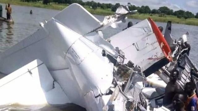 L'épave de l'avion qui s'est crashé dimanche 9 septembre 2018 dans le centre du Soudan du Sud.