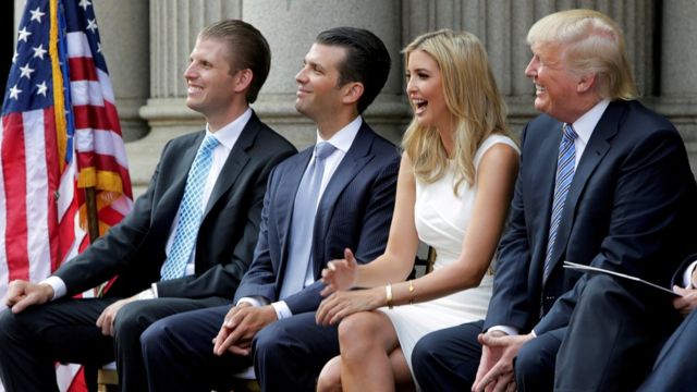 Trump y tres de sus hijos: Eric, Don Jr e Ivanka