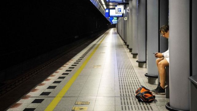 Una estación de metro vacía