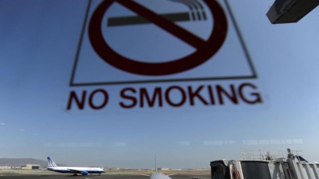 Знак "не курить" в аэропорту