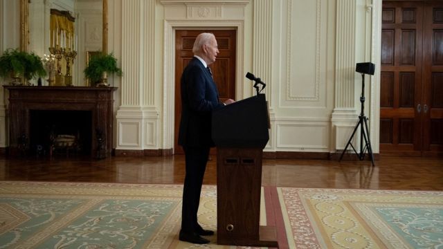 美国总统拜登就乌克兰局势发表全国讲话。美国绝大多数人都认同拜登的看法，谨慎对待军事行动，避免人员伤亡。(photo:BBC)