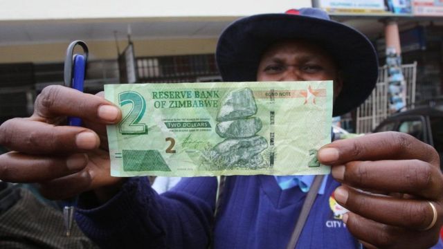 Zimbabwe yasohoye inoti nshasha ngo igabanye ikeha ry'amahera mu banyagihugu