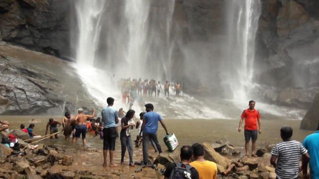 கொல்லிமலை: ஆகாய கங்கை நீர்வீழ்ச்சிக்கு செல்ல மருத்துவ பரிசோதனை - ஏன் இந்த ஏற்பாடு?