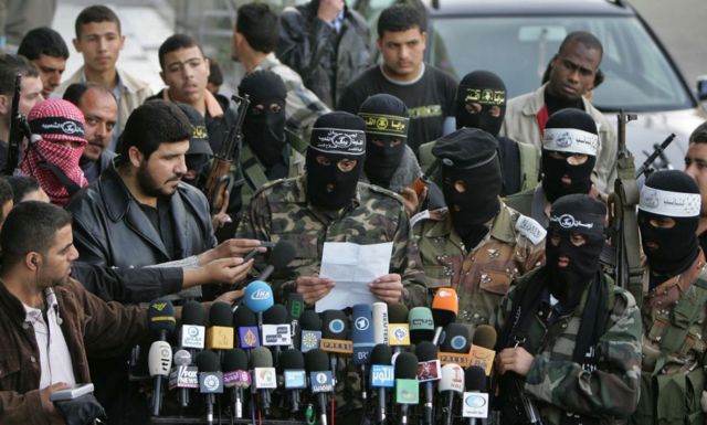 İslami Cihad, Halk Direniş Komiteleri ve Mücahit Hareketi, 2008'de Gazze'de bir ortak açıklama yapıyor. 