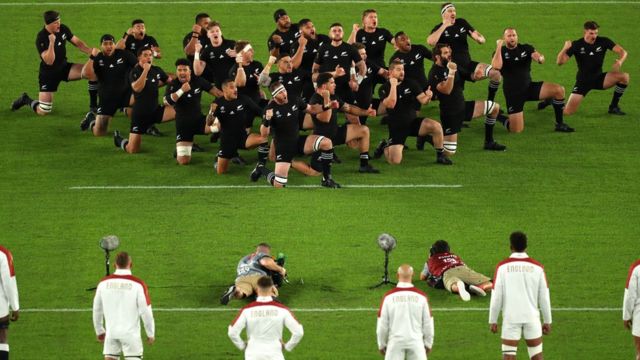 England face the New Zealand haka