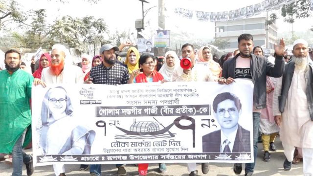 আওয়ামী লীগের পক্ষে বিভিন্ন এলাকায় দলটির কর্মীরা নির্বাচনী মিছিলে অংশ নিচ্ছেন