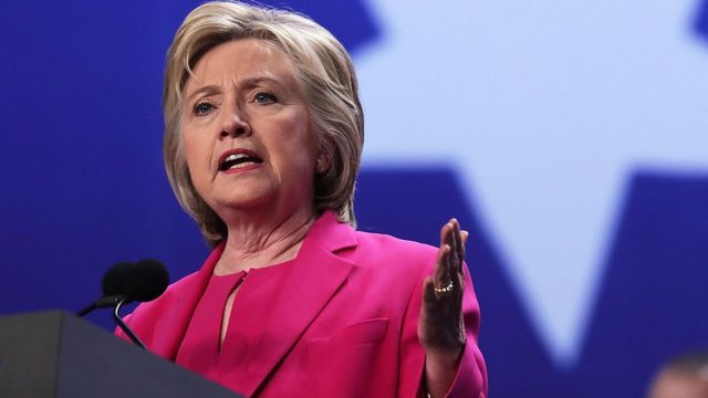 Hillary Clinton ha enfrentado críticas por el uso de sus cuentas personales de correo electrónico para manejar información sensible del gobierno.