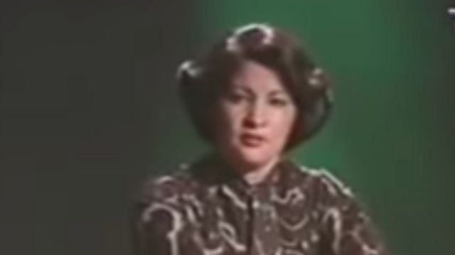 او از مدرسه آواز خوانی را آغاز کرد