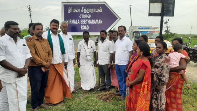 நிர்மலா சீதாராமன் பெயர்ப் பலகை