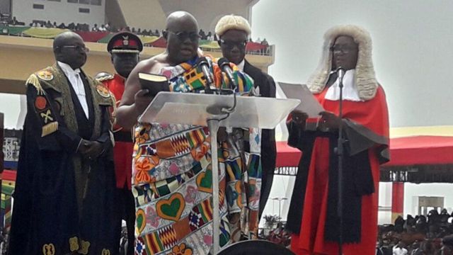Le nouveau président Ghanéen Nana-Akufo-Addo prêtant serment à Accra