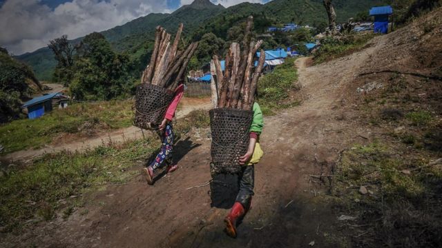 ကချင်ပြည်နယ် စစ်ဘေးရှောင် ဒုက္ခသည်တွေဟာ ဆောင်းရာသီ အအေးဒဏ်ကို ခံစားနေရပါတယ်။