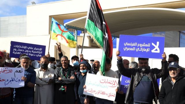 تزايد الجدل بشأن تنظيم الانتخابات البرلمانية والرئاسية الليبية قبل أسبوعين من موعدها