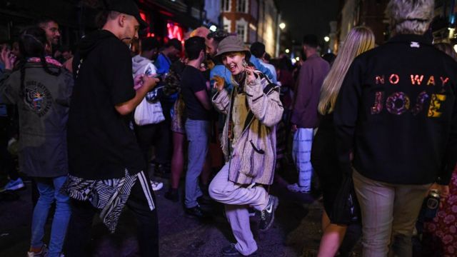 Район Сохо в Лондоне в субботу 4 июля