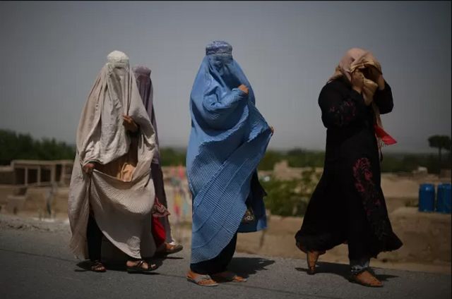 Taliban qadınlara ictimai yerlərdə üzlərini örtməyi tapşırıb
