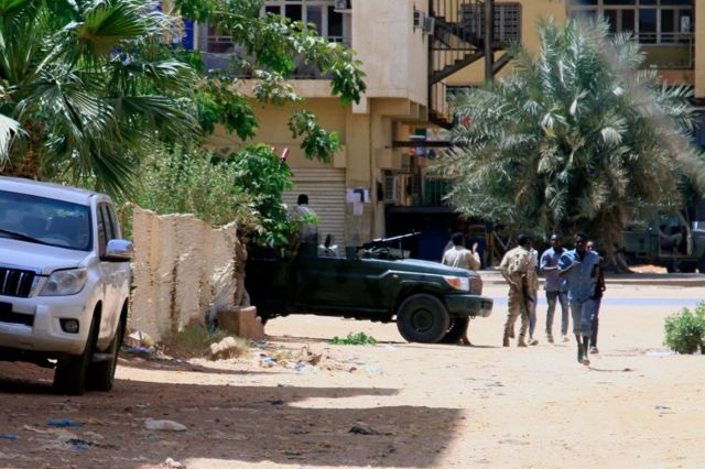 Sudan'da ordu ve paramiliter güçler arasındaki çatışmalarda en az 50 vatandaş öldü