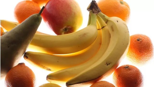 Mooska waxaa ku jira macdano kala duwan sida fitamiinada B6, C, macdanta magnesium, copper, protein iyo dufan.