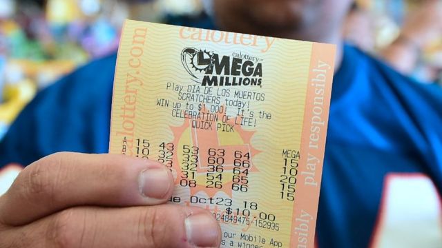 Millones de residentes en Estados Unidos compraron lotería con la expectativa de ganarse el gran pote del Mega Millions.