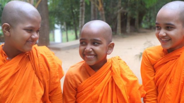 Sri Lanka Buddhist nuns