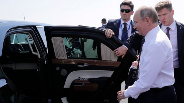 Путин с 2018 года передвигается на автомобилях Aurus Senat