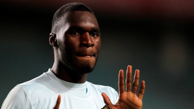 Benteke anotó tres goles en la cómoda victoria sobre Gibraltar.
