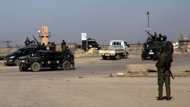 عناصر قوات سوريا الديمقراطية في منطقة الهجوم في الحسكة شمال شرق سوريا، 21 يناير/كانون الثاني 2022.