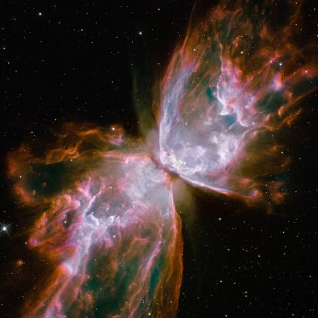 Nebulosa NGC 6302 en la forma de una gran mariposa