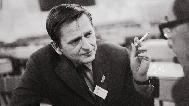 Швеция возобновляет расследование убийства премьера Улофа Пальме - BBC ...