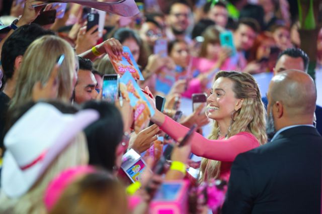 Margot Robbie con los fans en México