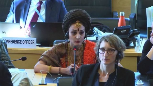 Una mujer que se identificó como Vijayapriya Nithyananda y se presentó como embajadora de Kailasa tomó la palabra en un comité de la ONU.