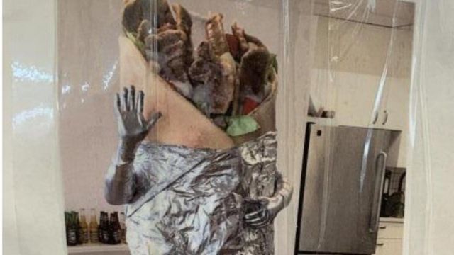 Kanada'da dürüm kostümü 12 bin dolara satıldı - BBC News Türkçe