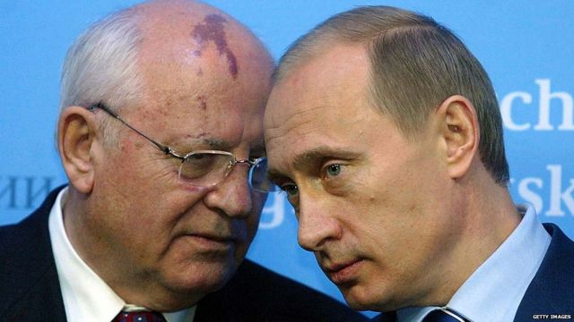 Mikhail Gorbachev và Vladimir Putin năm 2004