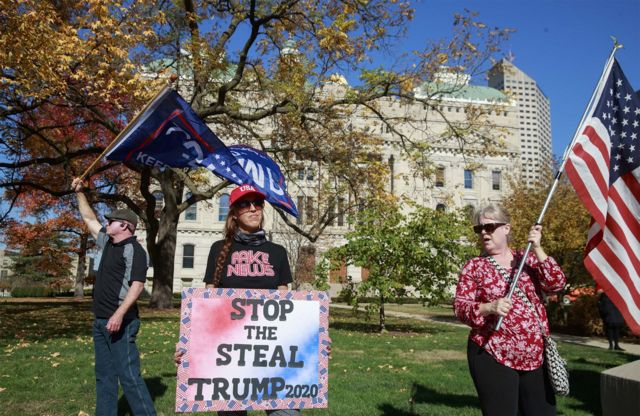 Почему ФБР посчитало движение "QAnon" опасным _116403293_7nov-gettyimages-1229524227copy