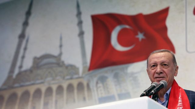 الرئيس التركي رجب طيب أردوغان يخاطب مؤيديه، قبل انتخابات الإعادة في 28 مايو، في كهرمان مرعش، تركيا في 20 مايو 2023.
