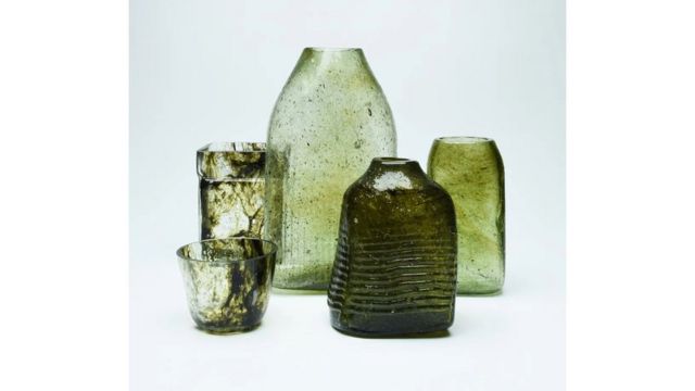 哥伦比亚产品设计师西蒙·波特诺（Simón Ballen Botero）最近推出的作品，一种用金矿开采废料制作的玻璃瓶。(photo:BBC)