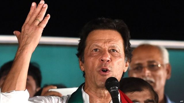 पाकिस्तान तेहरीक-ए-इंसाफ पक्षाचे प्रमुख इम्रान खान