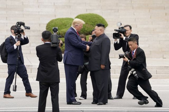 6월 30일, 미국 트럼프 대통령과 김정은 위원장이 판문점에서 만났다. 트럼프 대통령은 북한 영토를 밟은 최초의 미국 대통령이 됐다