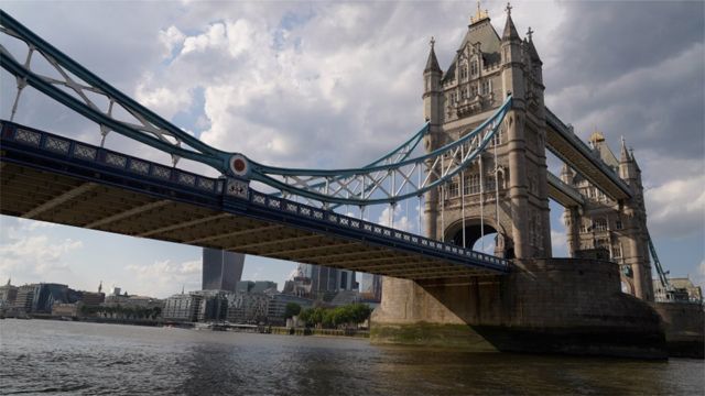 Tower Bridge em Londres