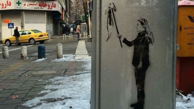 دختران خیابان انقلاب به نمادی از جنبش زنانه علیه حجاب اجباری تبدیل شده‌اند
