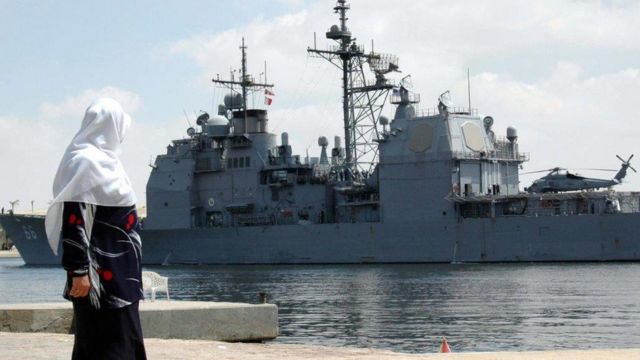 USS Hue City tại Kênh đào Suez năm 2006: chiếc tàu hoạt động nhiều ở Trung Đông và châu Âu