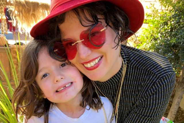 Violet Augustine e sua filha Isa