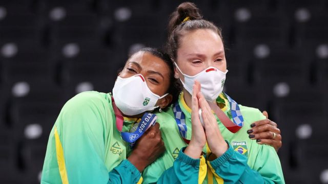 The Brazilian volleyball team won silver on the 16th day of the Tokyo Olympics.