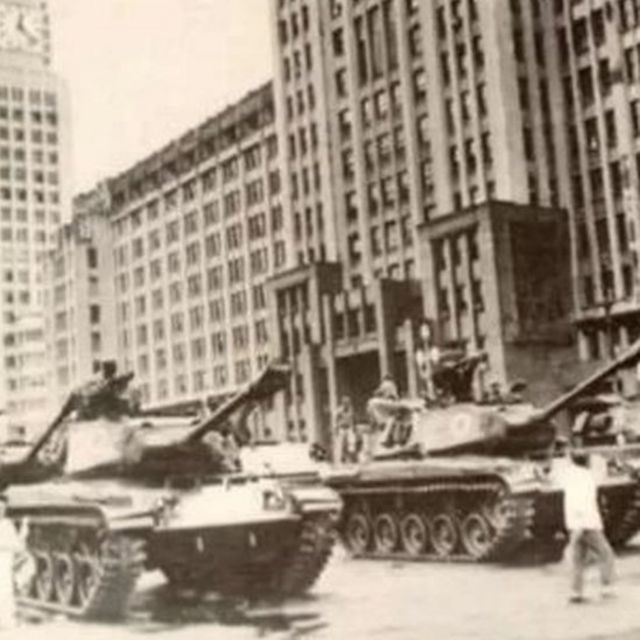 Tanques de guerra nas ruas do Rio de Janeiro, em abril de 1964