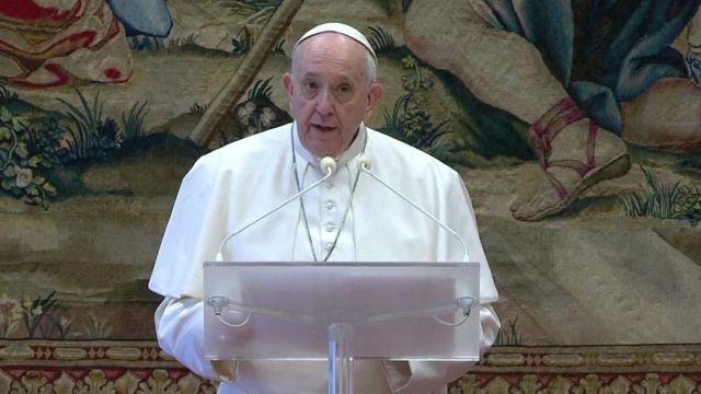 El Papa pronuncia el discurso de Urby et RP (25/12/20)