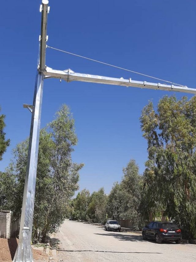 نصب ستون‌هایی تازه در نزدیکی خاوران، گمانه زنی‌ها درباره نصب دوربین مدار بسته