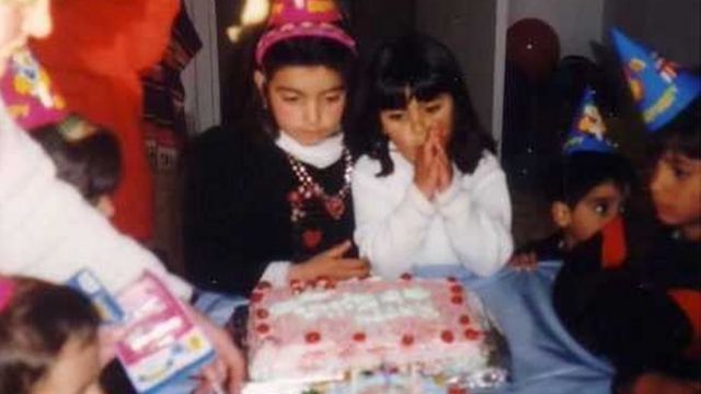 ليلى (يمين) احتفلت بعيد ميلادها الخامس في روضتها في رام الله عام 1996