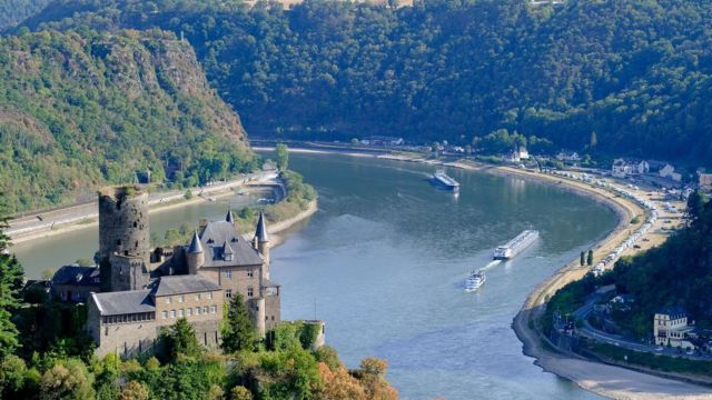 在德国西部，莱茵河等河流水位不断下降，导致了河流运输和旅游业的大幅下滑（Credit: Thierry Monasse/Getty Images）(photo:BBC)