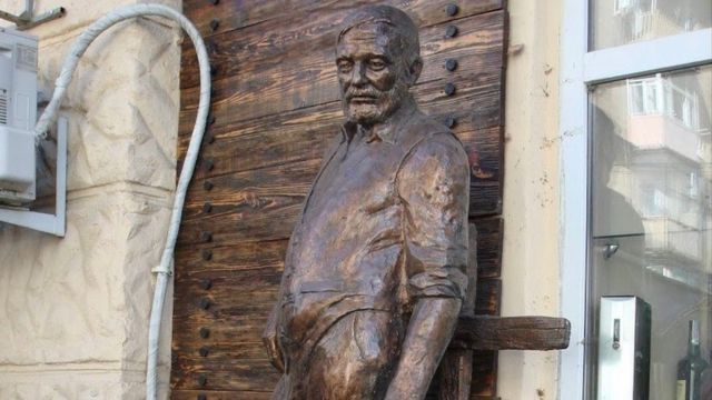 Hemingway statue