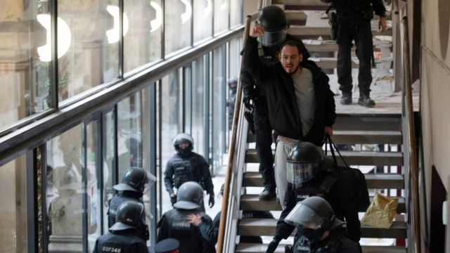 اعتقل بابلو هاسل في 16 فبراير من جامعة ليدا التي كان يتحصن فيها مع عشرين آخرين من الكتالونيين.